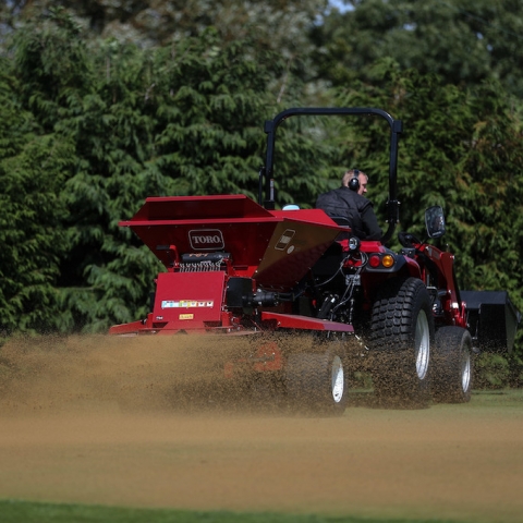 Topdressing with the Toro ProPass 200