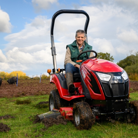 With a 19hp Yanmar three-cylinder engine, the T194 has the power to work on hilly and boggy areas.
