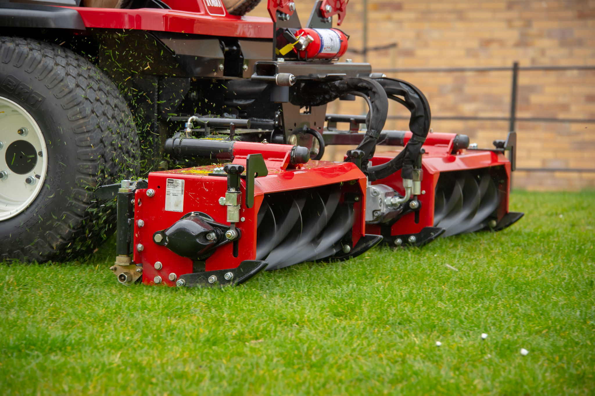 LT3340 cylinder mower