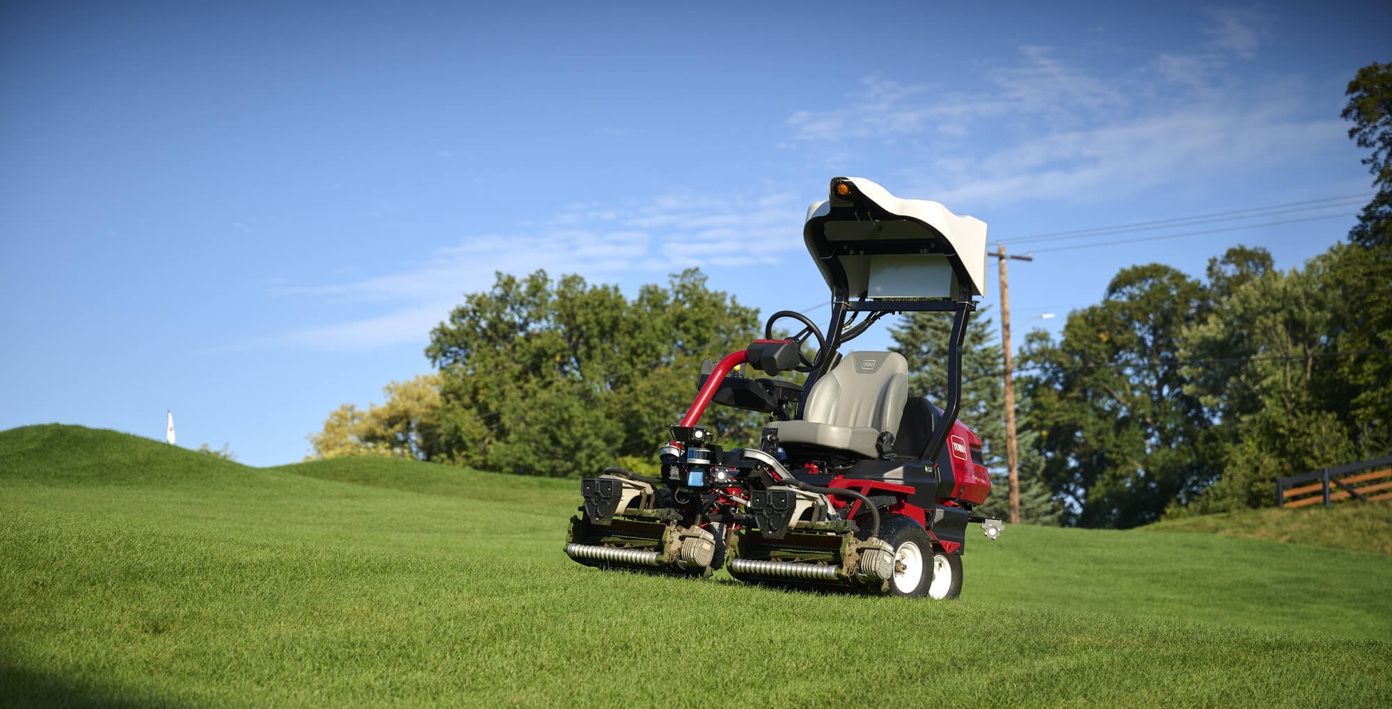 Toro eTriFlex 3360 with GeoLink Mow on a golf course