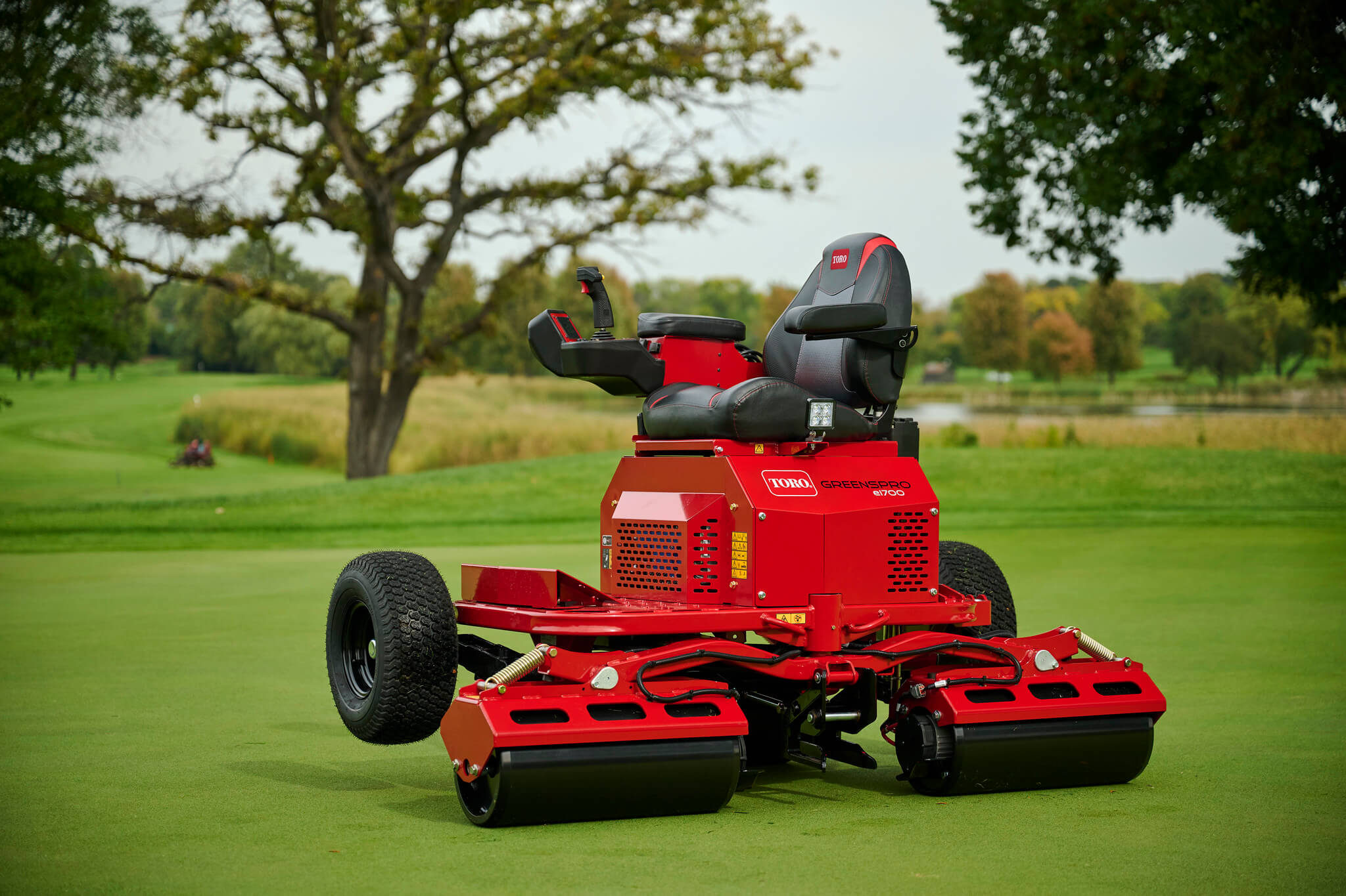 Toro GreensPro e1700 electric greens roller on a golf course.