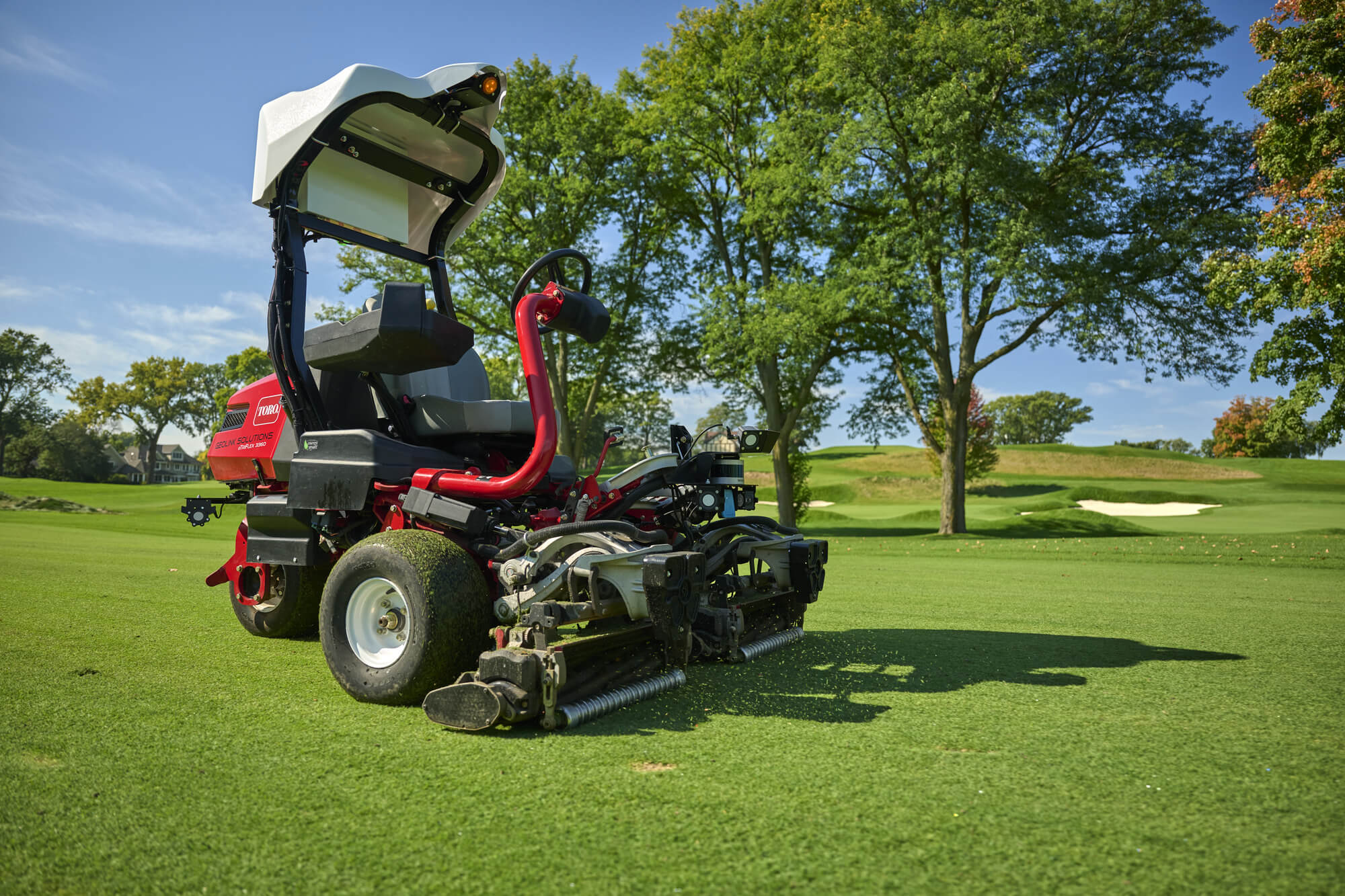 Toro eTriFlex 3360 with GeoLink Mow autonomously mowing golf course turf.