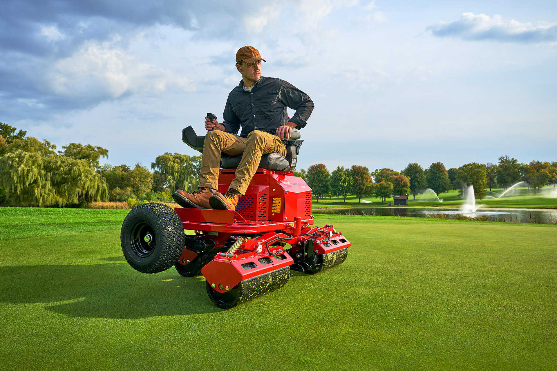 A Toro GreensPro e1700 all-electric greens roller rolling a golf green.