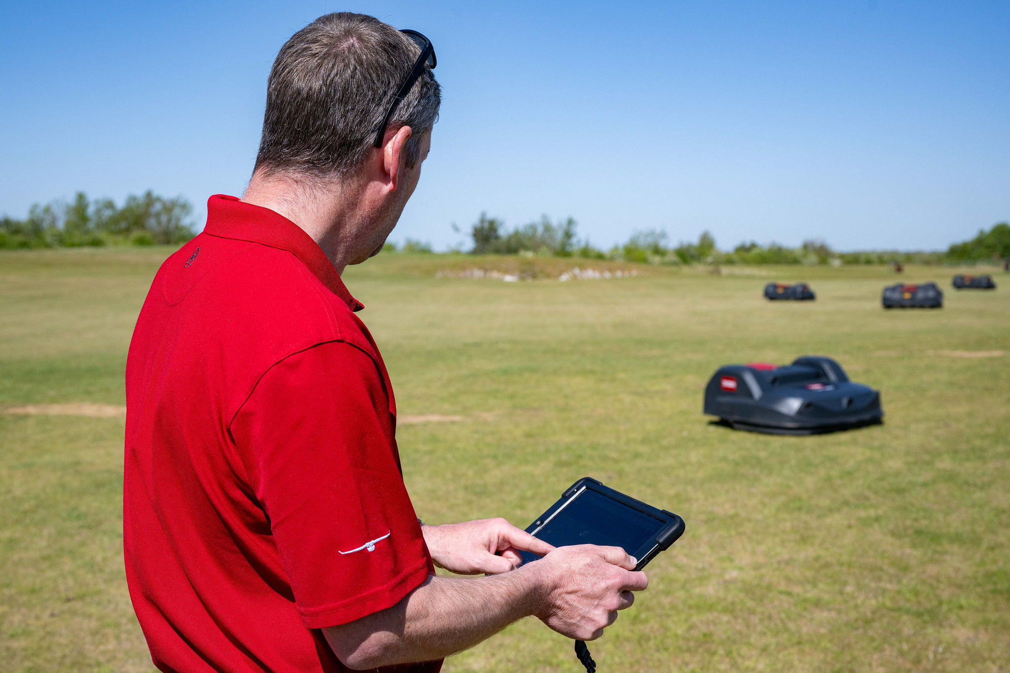 A Toro Turf Pro 500 mower being programmed from a device.