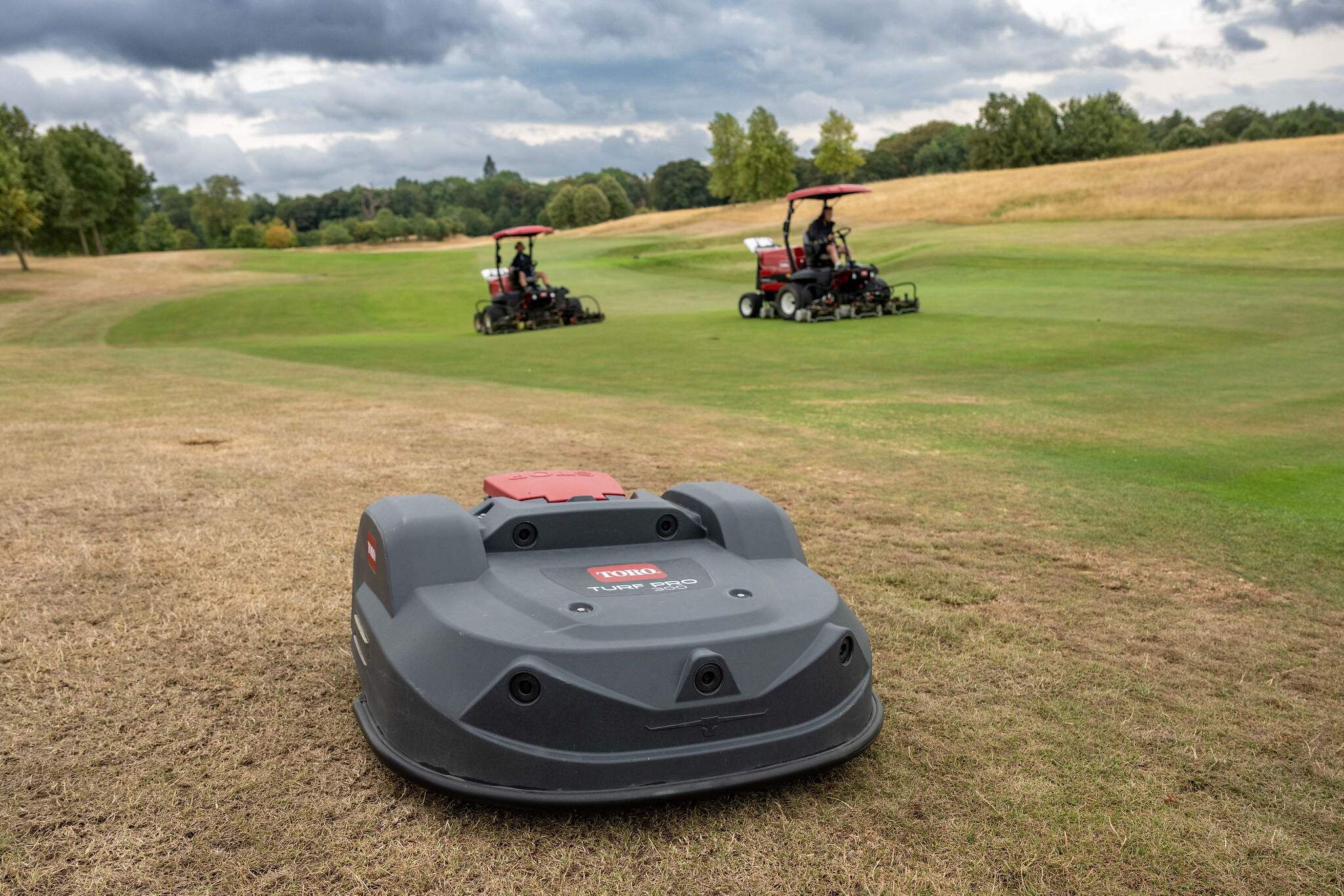 Turf Pro robot mower & Reelmaster 5010H mowers with TurfRad on The Grove golf course
