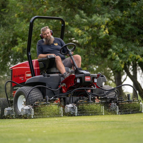 The Toro Reelmaster 5010H in action on the club's golf course.