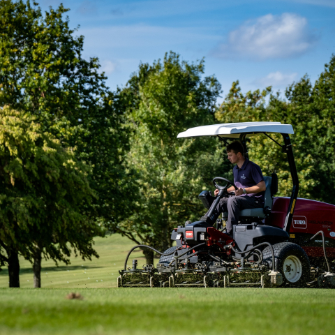 As the industry’s first and only reel mower with a true hybrid drive system, the 5010-H pairs a Kubota 24.8 hp diesel engine with an in-line motor generator and a self-recharging 48-volt battery pack.