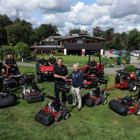 Course manager Jeff Foulger, right, shakes hands with Reesink Turfcare’s Richard Freeman, alongside the greenkeeping team and the club’s new Toro fleet.