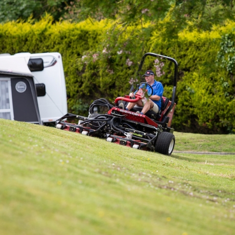 The 3500-Ds ability to precision cut on undulating terrain without scalping impressed business partner Rex Ireland.