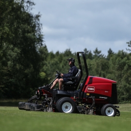 The Reelmaster 5610 in action at the course.