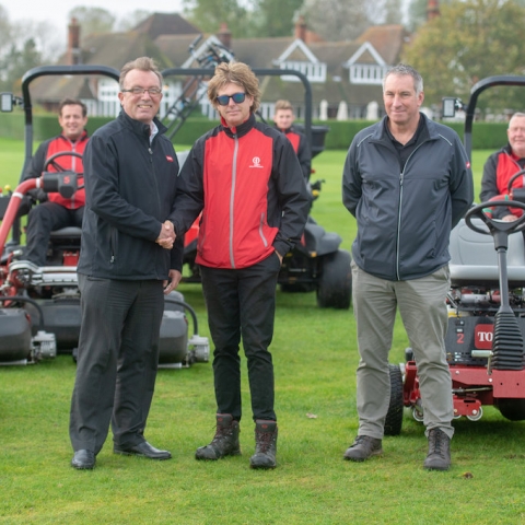 Course manager Paul Larsen, centre, shakes hands with Reesink’s Larry Pearman and are joined by Reesink’s Richard Wood.