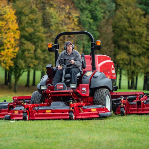 Cotswold Hills Golf Club’s first Toro fleet features the efficient Groundsmaster 5900-D, capable of mowing 17 acres an hour.