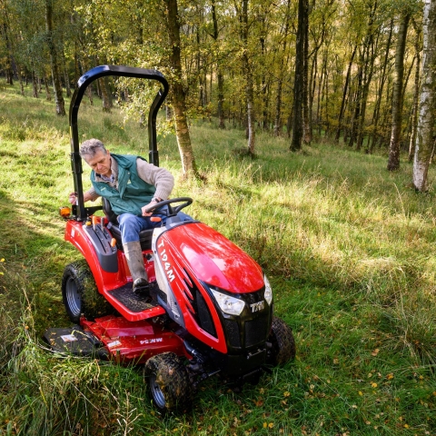 The T194 has been used to mow grass in woodland areas, moving through narrow spaces with ease.