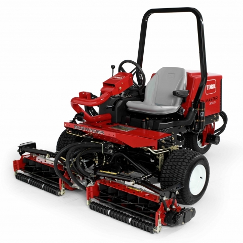 The Reelmaster 3100-D Sidewinder cylinder mower features Toro’s renowned Dual Precision Adjustment cutting units.