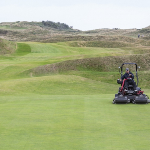 The only all-electric riding greensmower on the market, Toro’s Greensmaster eTriFlex 3370 formed the basis of Wallasey’s order, with zero emissions, no hydraulic leaks and less noise pollution.