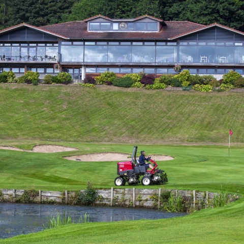 Deeside Golf Club has signed its third Toro renewal agreement with Toro.