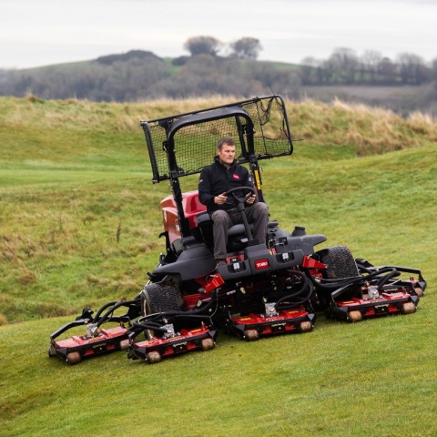 The Groundsmaster 4700-D in action around the course.