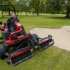 Popular among many of the country’s top golf clubs, the Reelmaster 3100-D Sidewinder cylinder mower features Toro’s renowned Dual Precision Adjustment (DPA) cutting units.